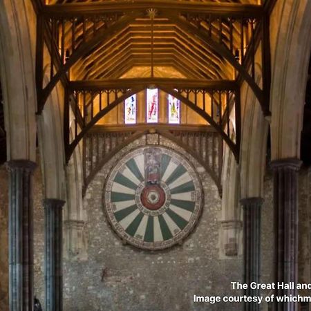 The Old Brewery Boardroom - Winchester City Centre - Unique Property - Free Parking - Sleeps 6 - By Xplus Stays エクステリア 写真
