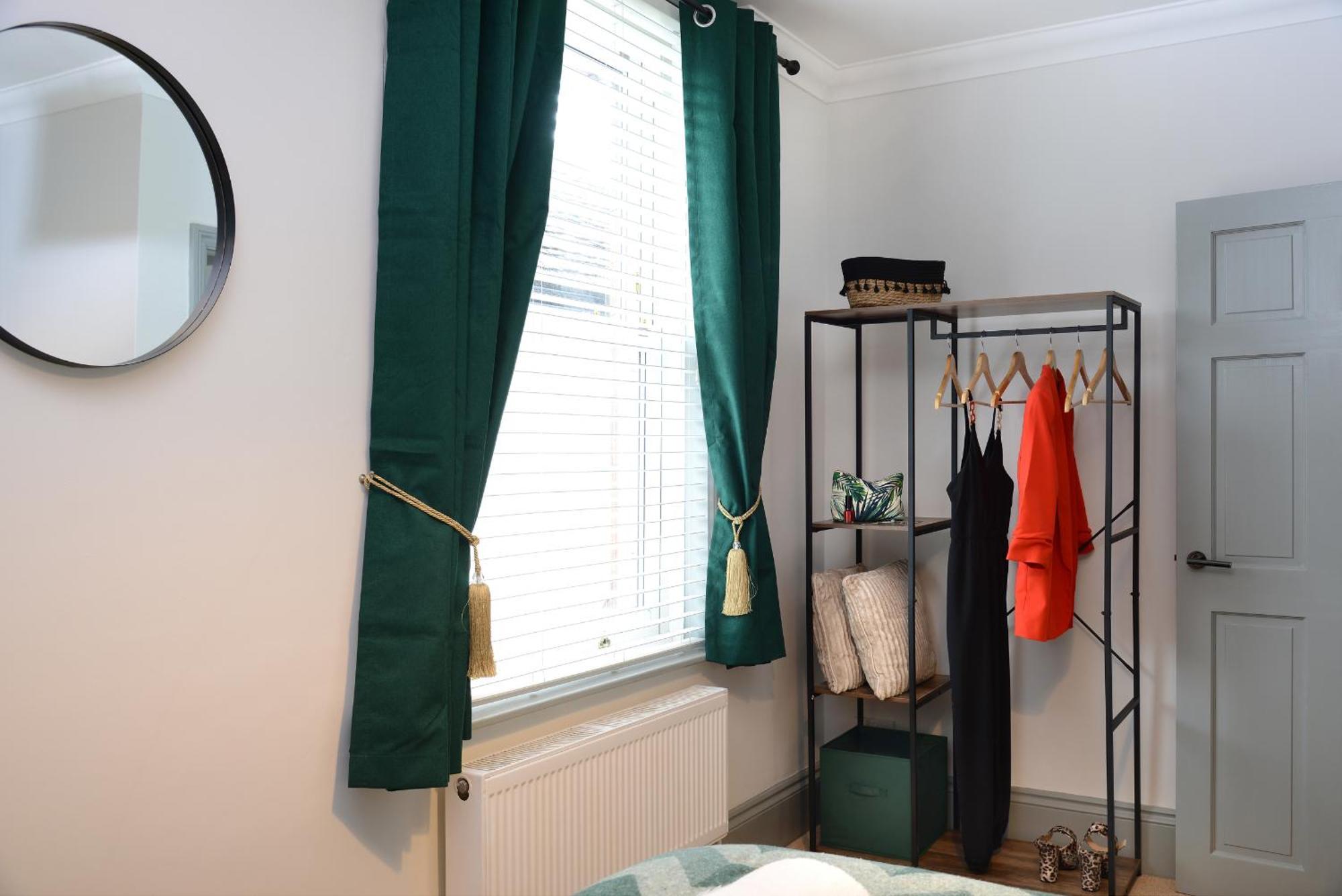 The Old Brewery Boardroom - Winchester City Centre - Unique Property - Free Parking - Sleeps 6 - By Xplus Stays エクステリア 写真