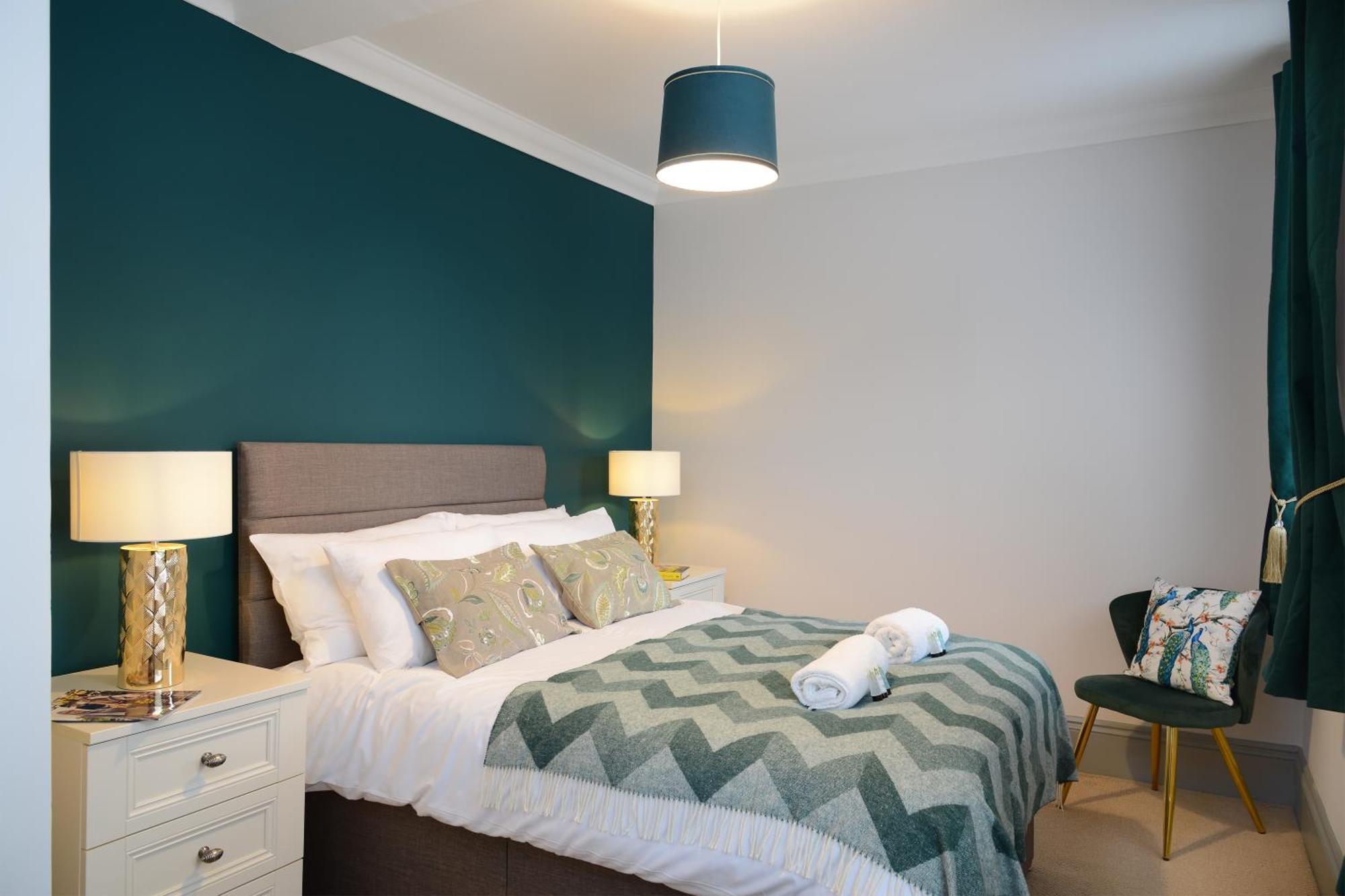 The Old Brewery Boardroom - Winchester City Centre - Unique Property - Free Parking - Sleeps 6 - By Xplus Stays エクステリア 写真